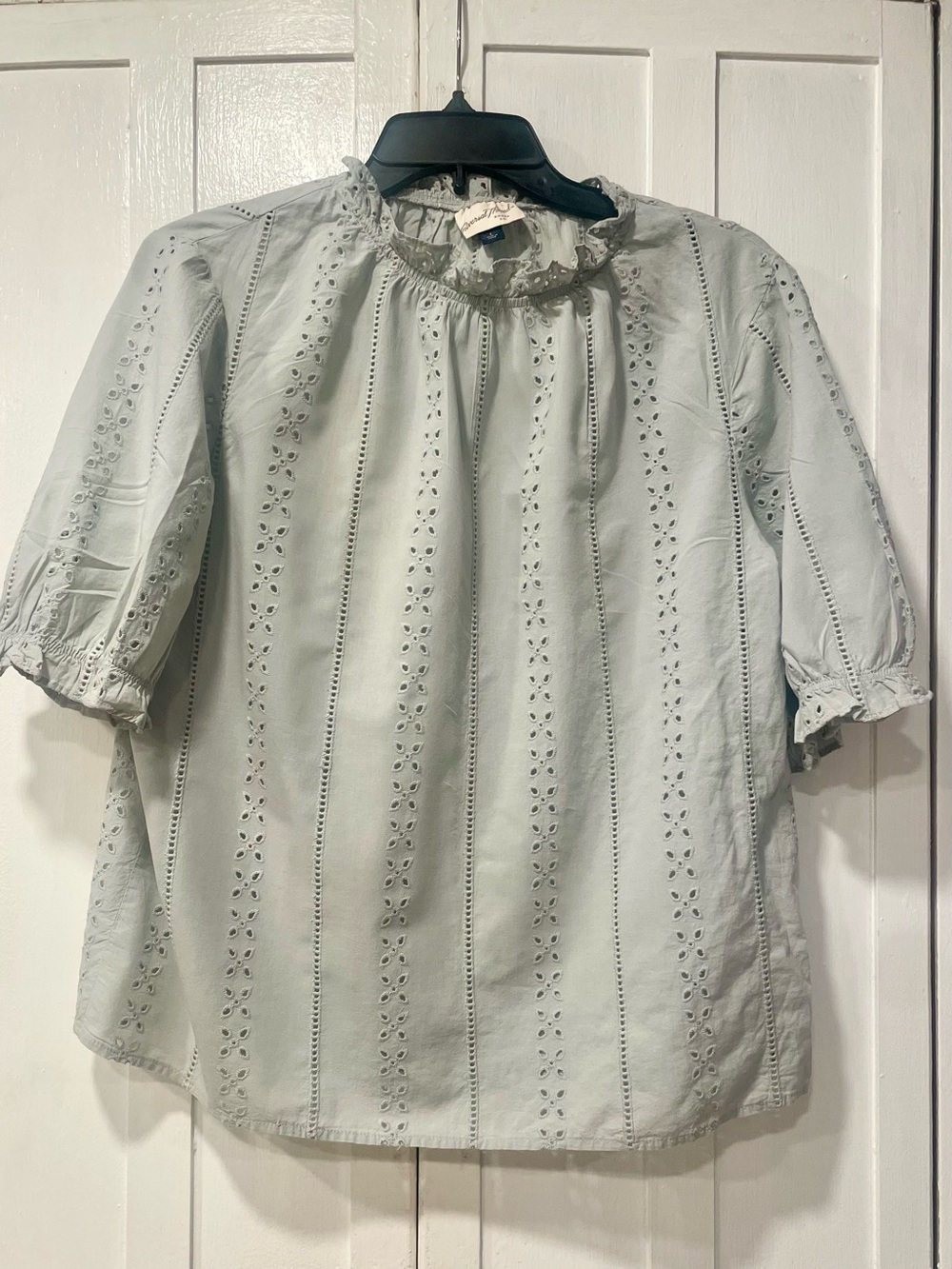 Universal Thread Sage Green Eyelet Embroidered 100% Cotton Top Sz. L